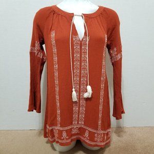 B. Boutique by Evergreen top Medium tribal geometric maze embroidered peasant